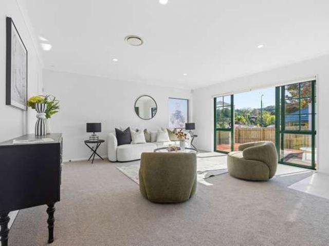 2/11 Roanoke Way, Albany, North Shore City