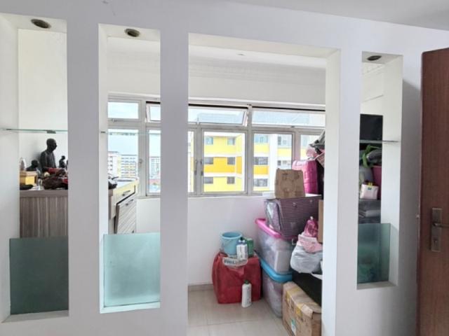 211 Tampines Street 23 HDB Apartment For Rent, $3,800, 3 Bed 2 Bath 1,001 sqft $3.80 psf