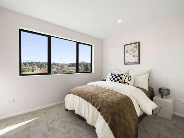 2/125 Universal Drive, Henderson, Waitakere City