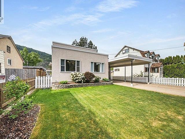 2120 Sixth Avenue Trail, British Columbia