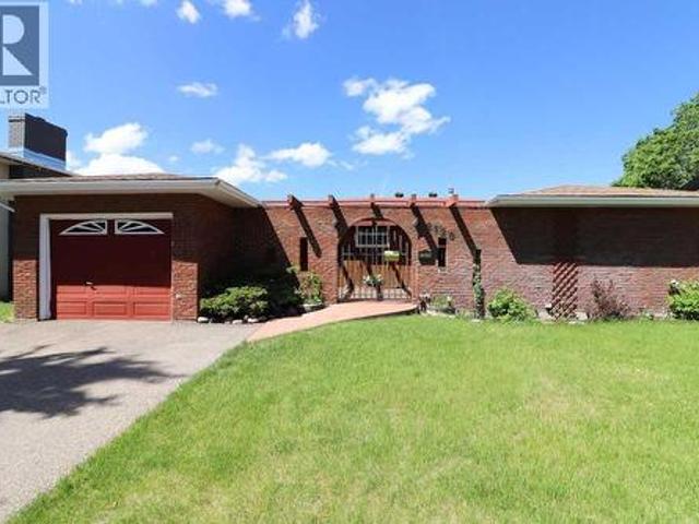 2120 11 Avenue Ne, Medicine Hat, AB, T1C 1K9 house for sale | Listing ID A2277 | Royal LePage
