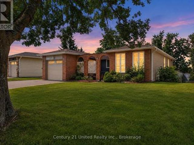 2121 Meadowview Road, Peterborough Ashburnham Ward 4, ON, K9L 1S5 house for sale | Listing ID X13588 | Royal LePage