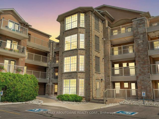 212 1 Bishops Gate, Oakville | For Sale @ $599,900 | Condos. Ca
