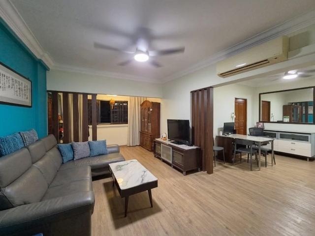 212 Choa Chu Kang Central HDB Apartment For Sale, $670,000, 4 Bed 2 Bath 1,313 sqft $510.00 psf