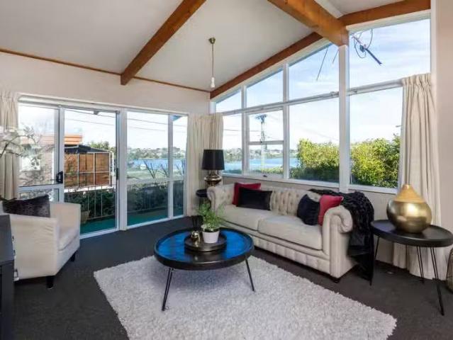 2/12 Cleary Road, Panmure, Auckland City For Sale