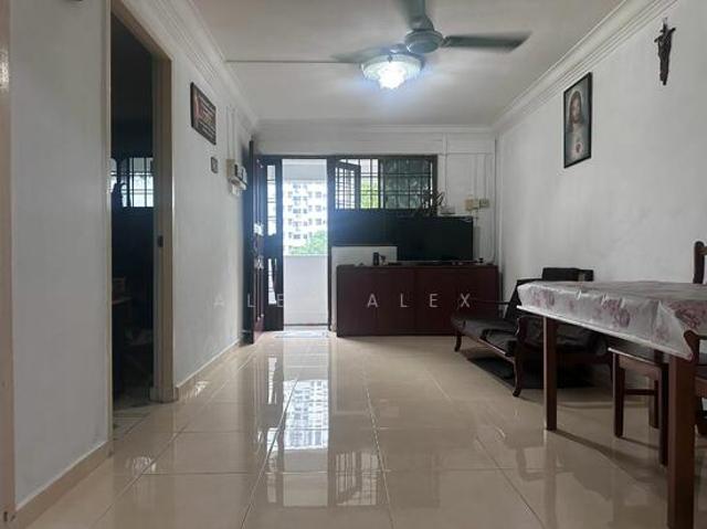 212 Boon Lay Place HDB Apartment For Sale, $345,000, 2 Bed 2 Bath 710 sqft $486.00 psf