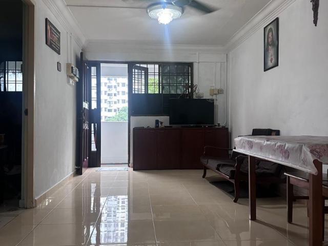212 Boon Lay Place HDB Apartment For Sale, $345,000, 2 Bed 2 Bath 7,642 sqft $45.00 psf
