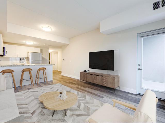 212 Davis Apartments 1 Bedroom + Den Apartment for Rent
