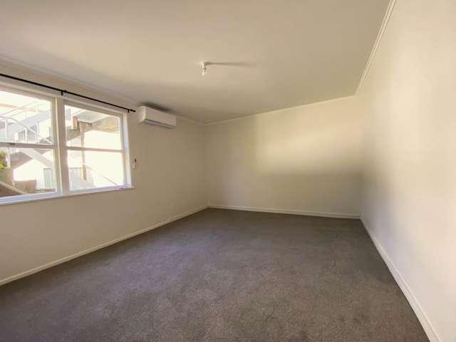 2/12 Earnoch Avenue, Takapuna, North Shore City