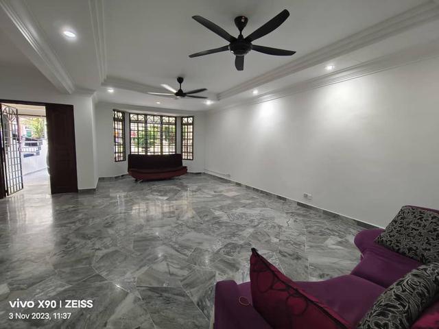 212 Storey Putra Permai Opposite McDonald Equine MRT Seri Kembangan