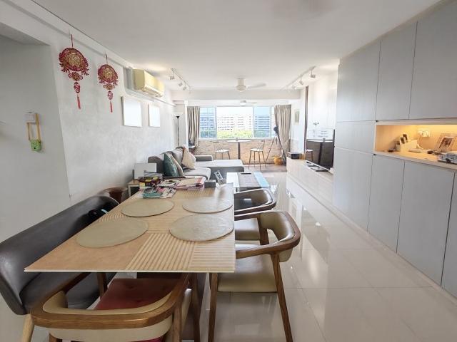 212 Yishun Street 21 HDB Apartment For Sale, $730,000, 3 Bed 2 Bath 1,356 sqft $538.00 psf