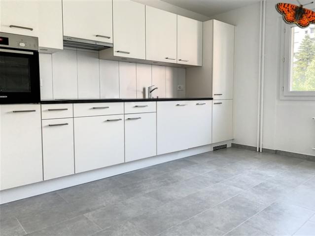 21/2 ZIMMER – Mit Balkon!