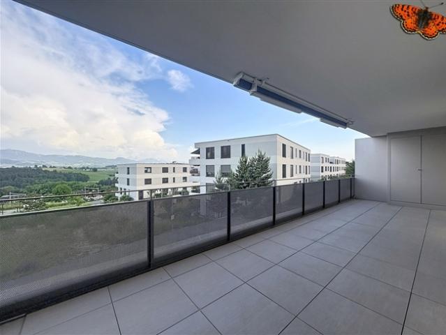 21/2 ZIMMER Mit großem Balkon