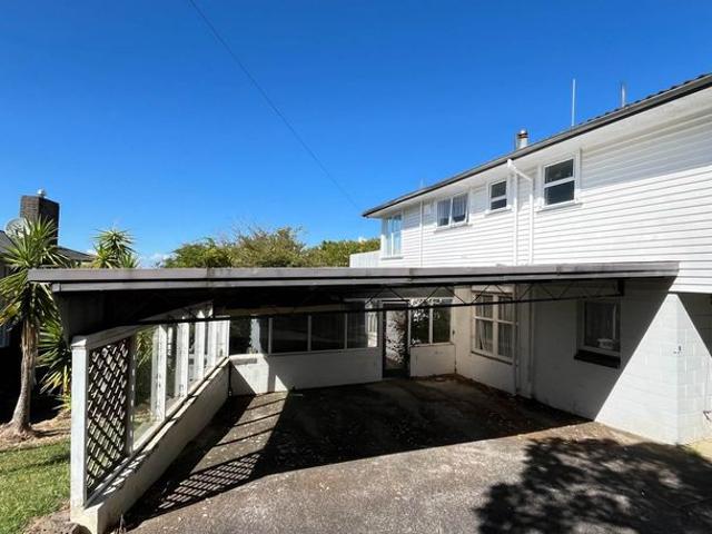 2/134 Golf Road, Titirangi, Waitakere City