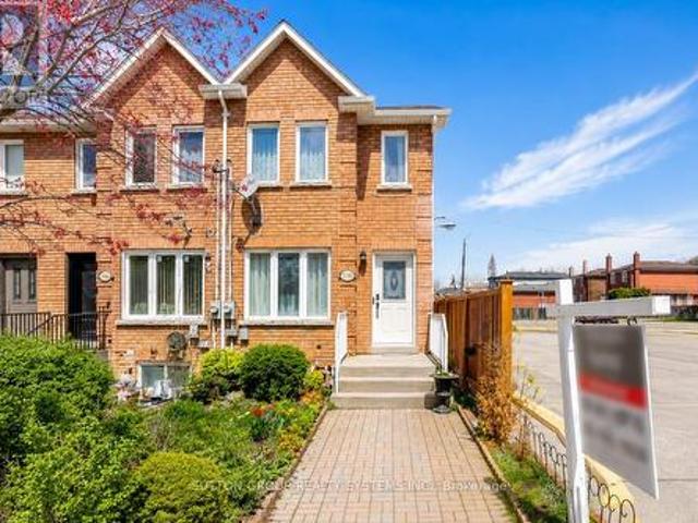 2138 Eglinton Avenue W, Toronto, ON, M6E 2K8 house for sale | Listing ID W13632 | Royal LePage