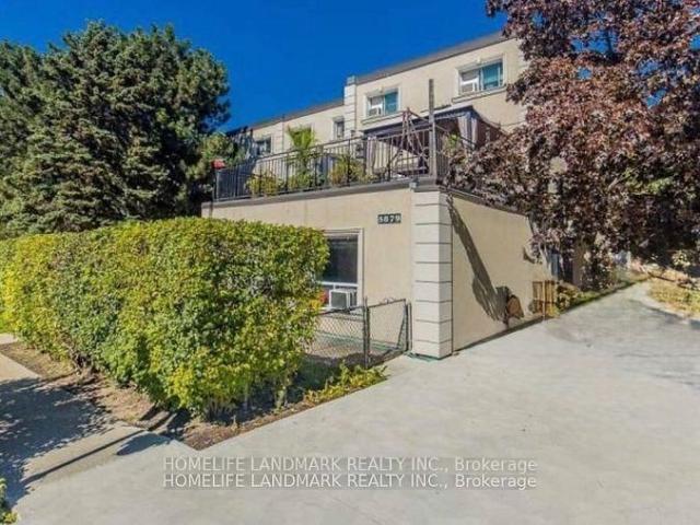213 5 Bathurst Street, North York | 2Beds/2Bath, Townhouse, $499,000 | Condos. Ca