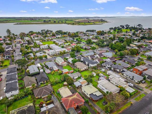 2/13 Greers Road, Weymouth, Manukau City