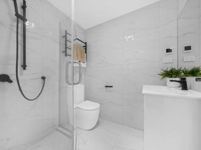 2/13 Grove Lane, Pakuranga Heights, Manukau City