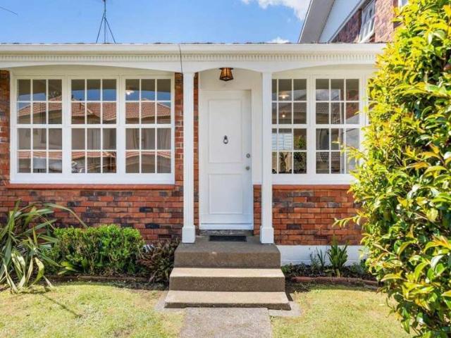 2/13 King Edward Avenue, 1662, Auckland City