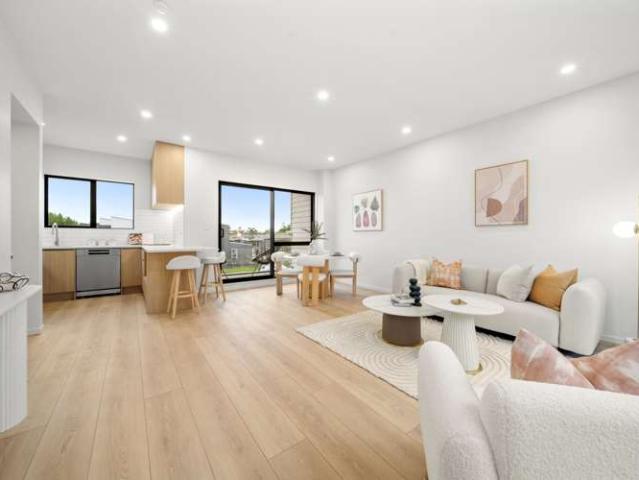 2/13 Rengarenga Rise, Fairview Heights, North Shore City