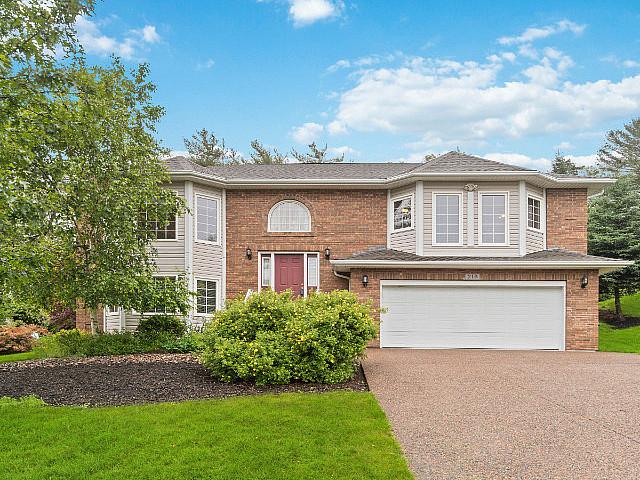 213 Ridgevale Drive, Bedford