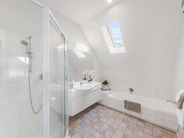 2/142 Riddell Road, Glendowie, Auckland City