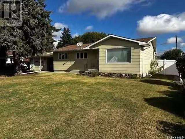 214 10Th Avenue W, Melville, SK, S0A 2P0 house for sale Lis.