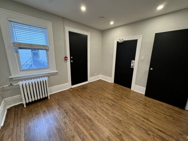 214 Gloucester St. 2 Bedroom Apartment for Rent at 214 Gloucester St, Ottawa, ON K2P 0A8 Centretown