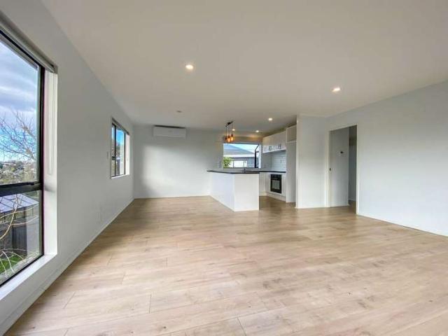 2/14 Heathglen Place, Bayview, North Shore City