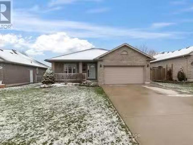 214 Jonathan Way, Central Elgin Belmont, ON, N0L 1B0 house.