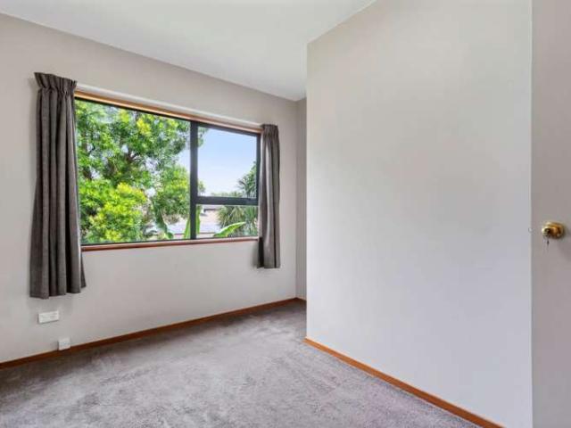 2/14 White Swan Road, Mt Roskill, Auckland City