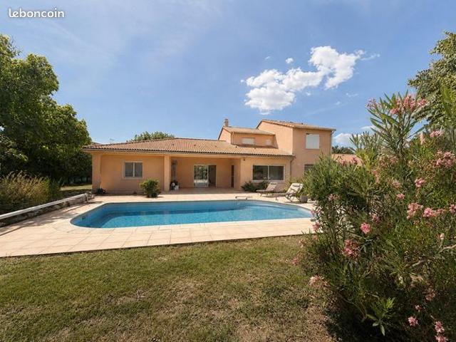 214m2 clim piscine 6 chambres 90m2 de pièce de vie