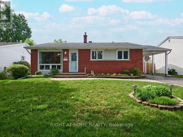 2159 Monson Crescent, Ottawa, ON, K1J 6A7 house for sale | Listing ID X13436 | Royal LePage