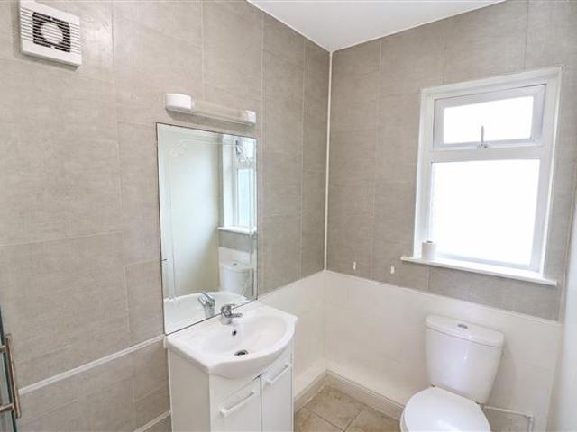 215,000 | 12 Pearse Square, Carrick on Suir, Tipperary Shee & Hawe 5012 MyHome. Ie Residential