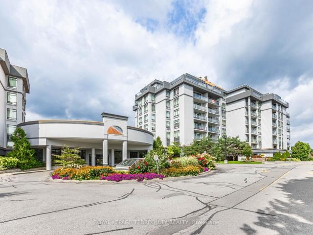 215 11 Yonge Street, Richmond Hill | 1+1Beds/1Bath, Condo, $439,800 | Condos. Ca