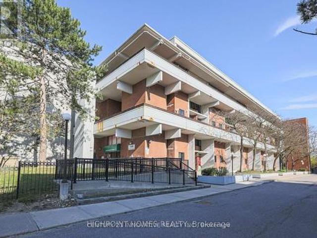 215 140 Leeward Glenway, Toronto, ON, M3C 2Y9 townhouse for sale | Listing ID C12239 | Royal LePage