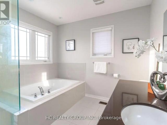 215 ARMSTRONG CRESCENT W
