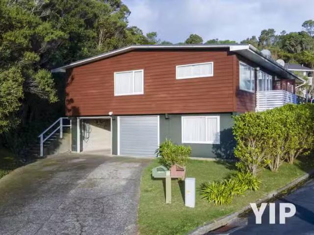 2/15 Bloomsbury Grove, Newlands, Wellington City For Sale