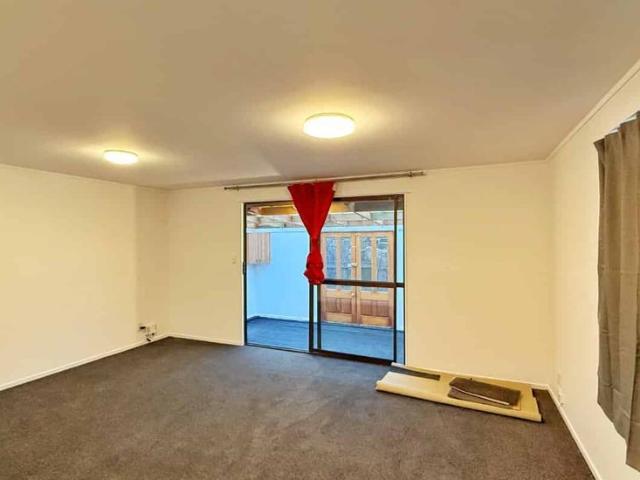 2/164 Universal Drive, Henderson