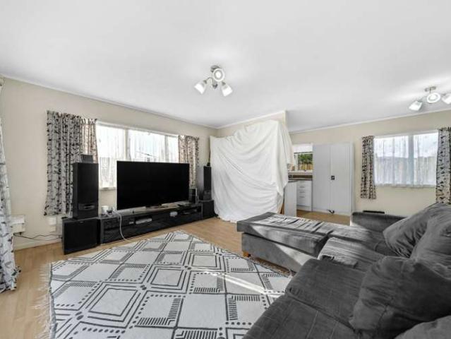 2/161 Old Wairoa Road, Papakura