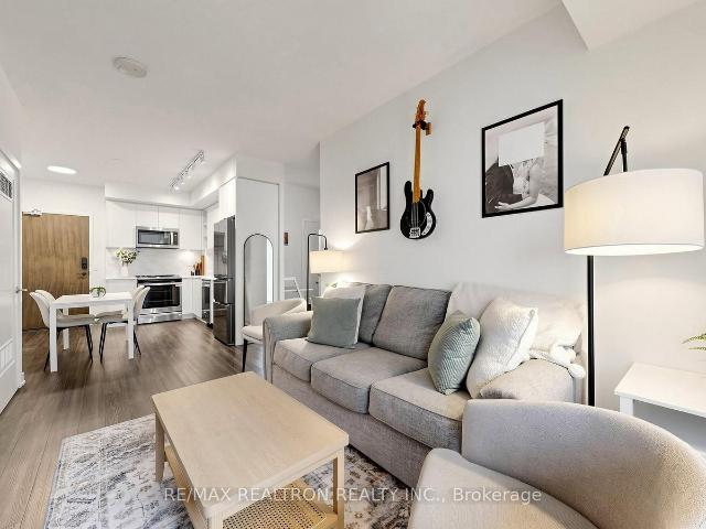 216 100 Eagle Rock Way, Maple | 2+1Beds/2Bath, Condo, $685,000 | Condos. Ca