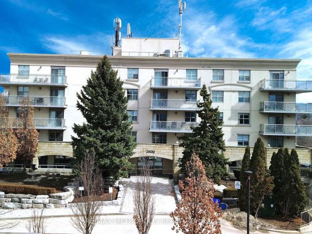 216 2 Rutherford Road, Concord | For Sale @ $624,999 | Condos. Ca
