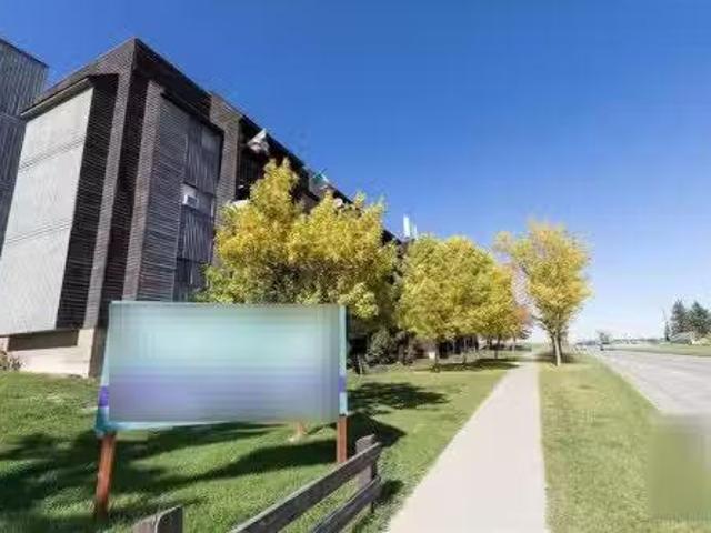 216 Doverglen Crescent Se, Calgary, AB, T2B 2P6 house for le.