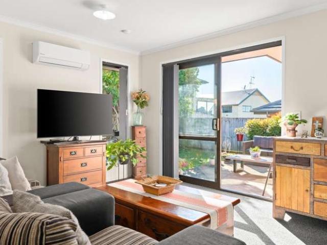 2/16 Highgrove Drive, Grandview Heights, Hamilton City