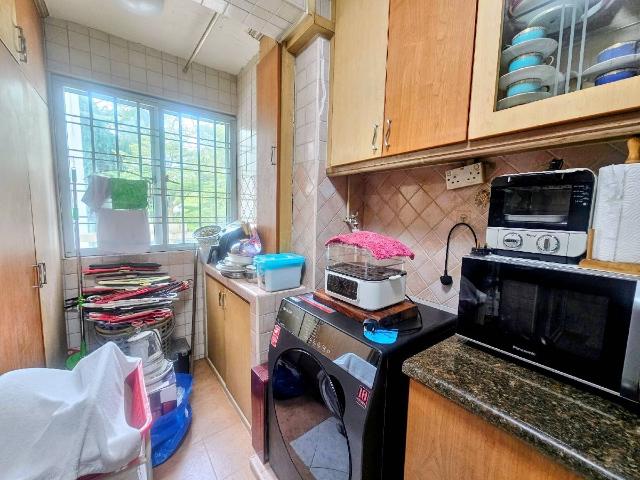 216 Lorong 8 Toa Payoh HDB Apartment For Sale, $650,000, 3 Bed 2 Bath 1,270 sqft $512.00 psf