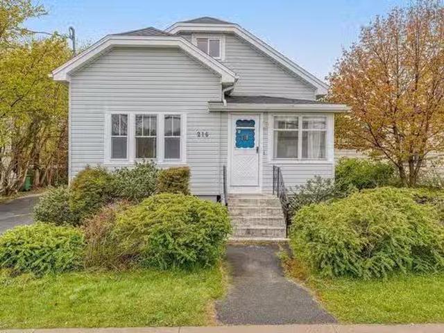 216 Pleasant Street, Dartmouth, NS, B2Y 3R7 house for sale.