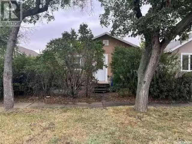 217 1St Avenue E, Kindersley, SK, S0L 1S0 house for sale Li.