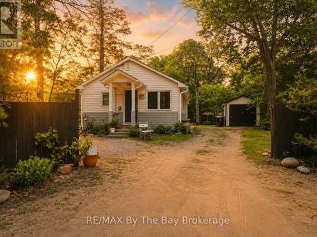 217 Dunkerron Avenue, Wasaga Beach, ON, L9Z 2G7 house for sale | Listing ID S13587 | Royal LePage