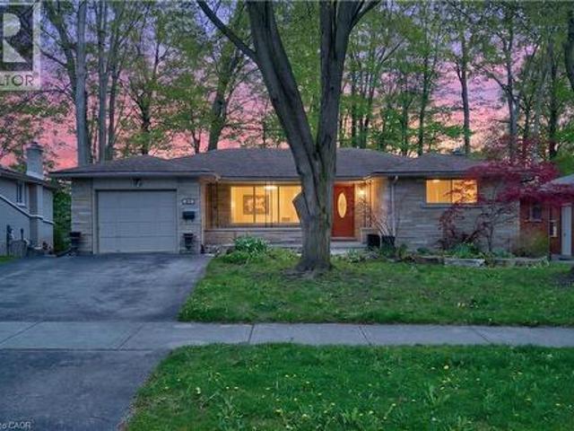 217 Pinegrove Crescent, Waterloo, ON, N2L 4V2 house for sale | Listing ID 40834 | Royal LePage