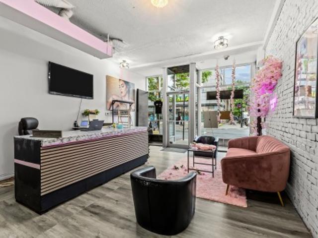 2182Z 2184Z Av. Du Mont Royal E. Montréal Le Plateau Mont Royal, QC, H2H 1K3 commercial for sale | Listing ID 20566 | Royal LePage
